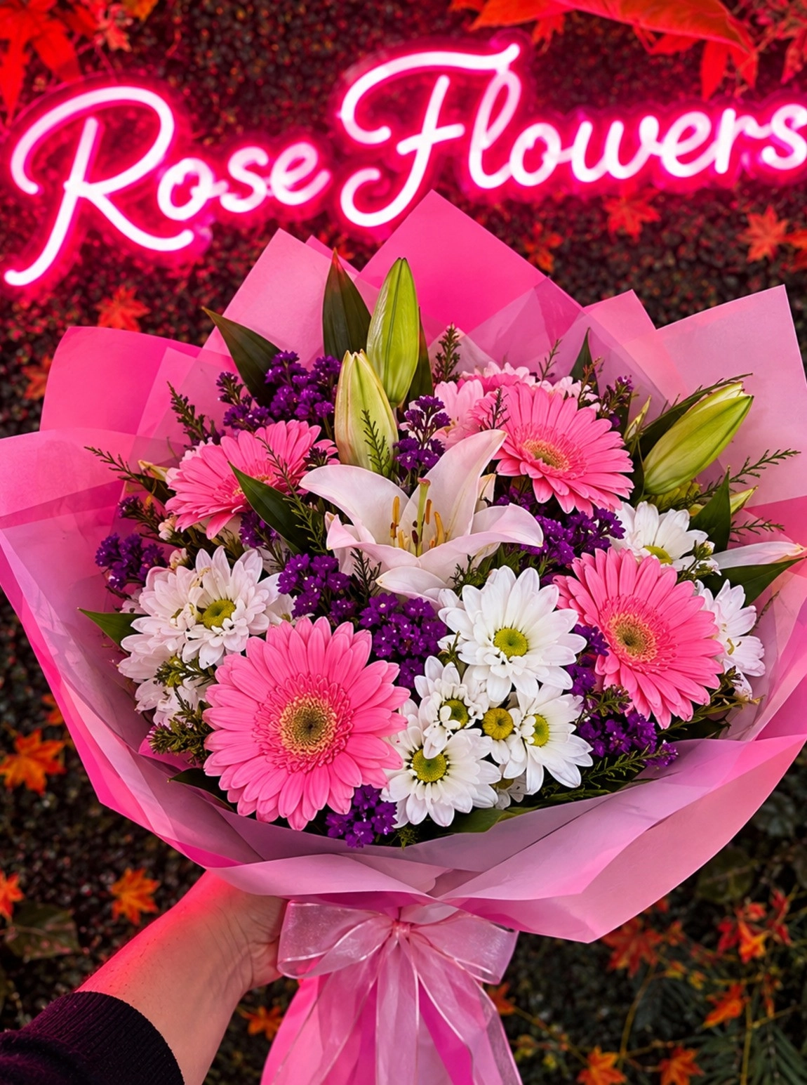 Pembe Gerbera Ve Beyaz Lilyum Tasarımlı Şık Buket