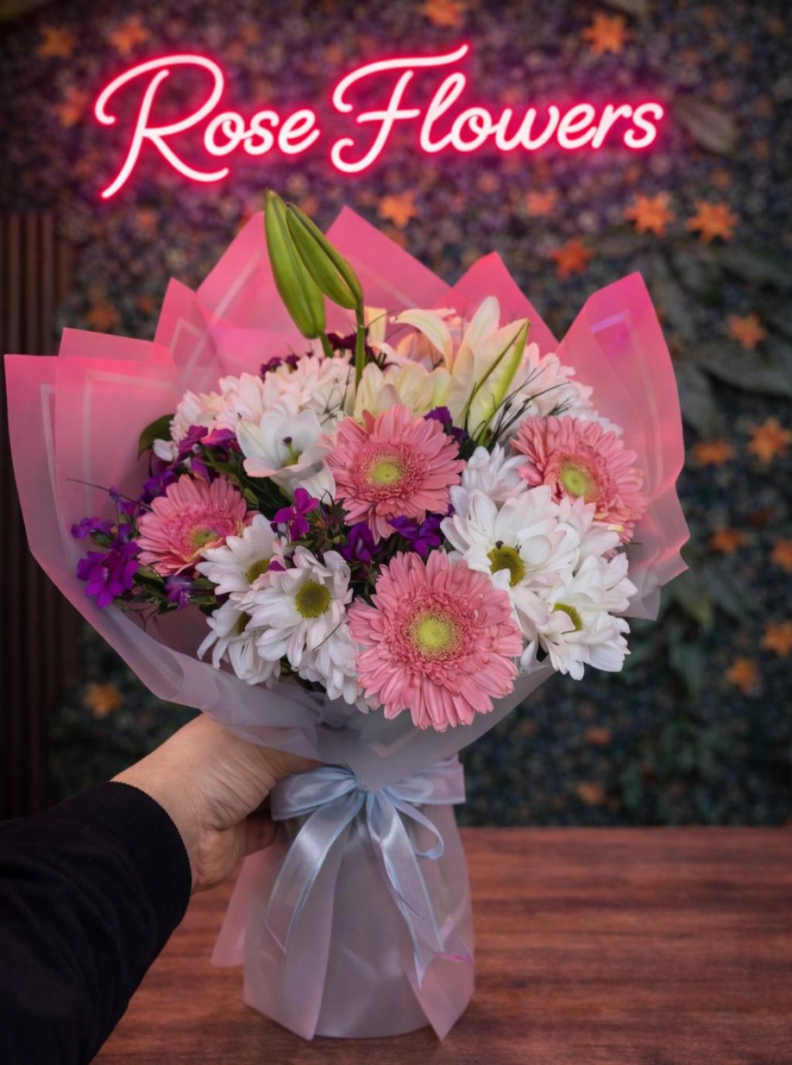 Pembe Gerbera Ve Beyaz Papatya Tasarımlı Şık Buket