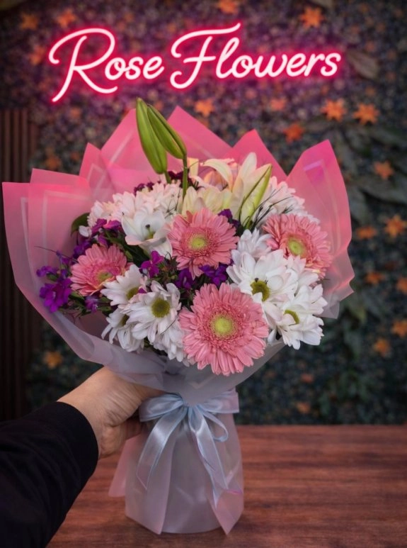 Pembe Gerbera Ve Beyaz Papatya Tasarımlı Şık Buket